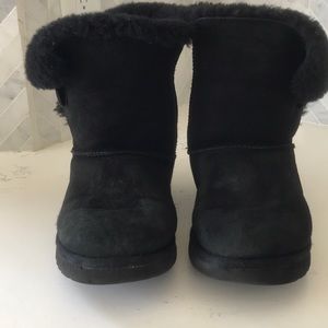 Short black UGG boots